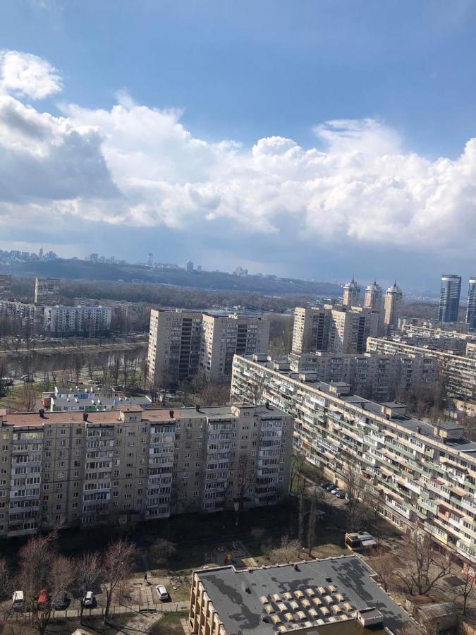 Студія З Неймовірним Краєвидом Біля М Лівобережна Ліфт Інтернет Працює Kyiv Exterior photo
