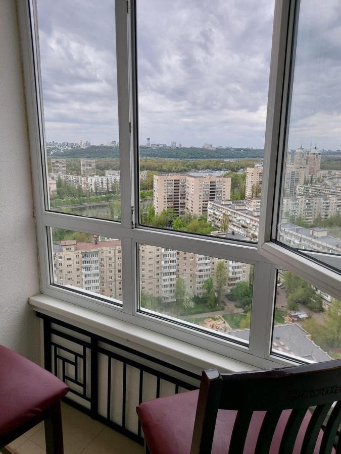 Студія З Неймовірним Краєвидом Біля М Лівобережна Ліфт Інтернет Працює Kyiv Exterior photo